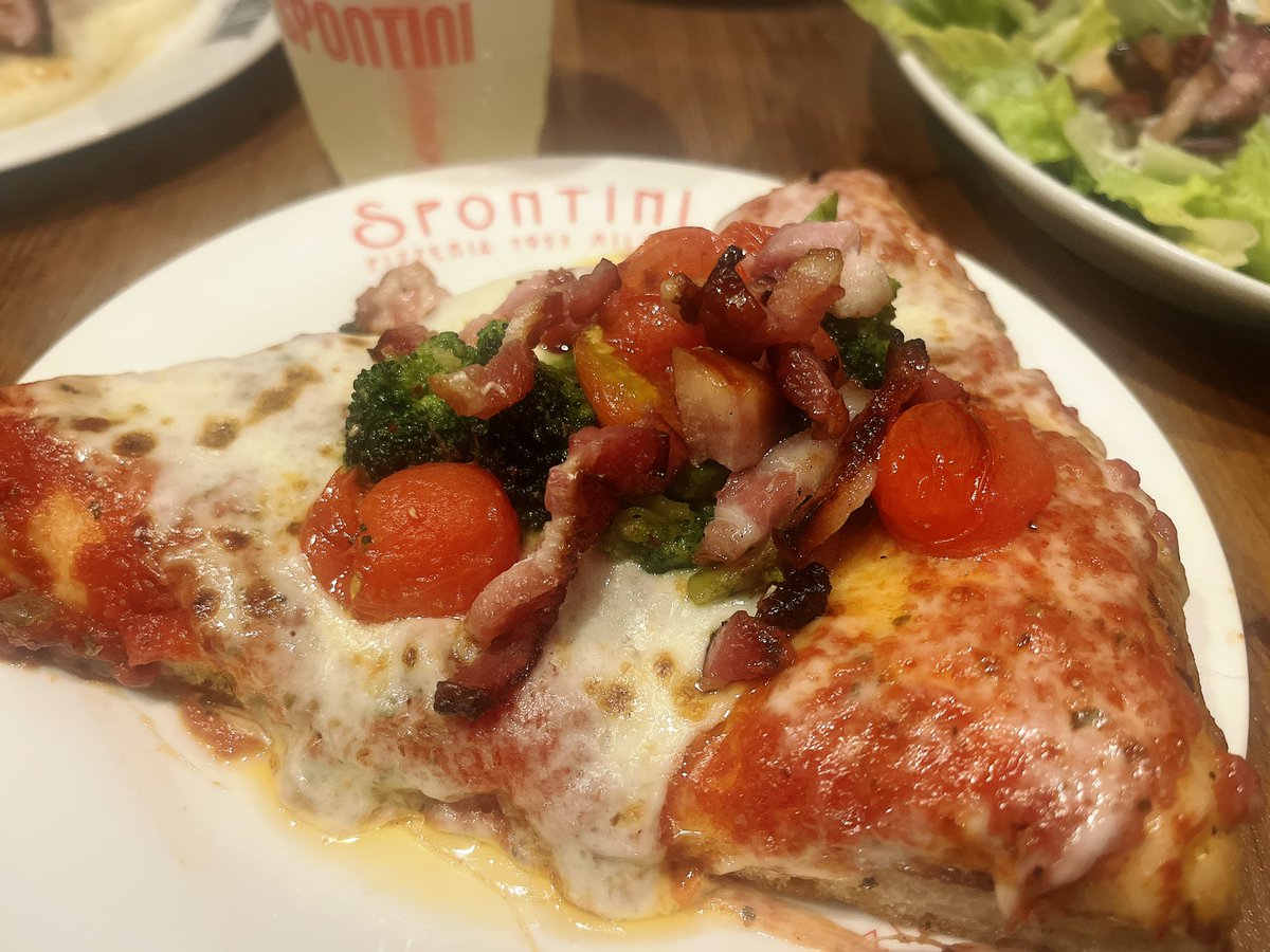 pppanpanpandako's tweet image. 行きたかったピザに連れて来てもらったよん✌️🍕今夜も涙出る程笑ったなぁ明日からもがんばれそう！
#狂騒ピザエネミーズ
#ピザエネ