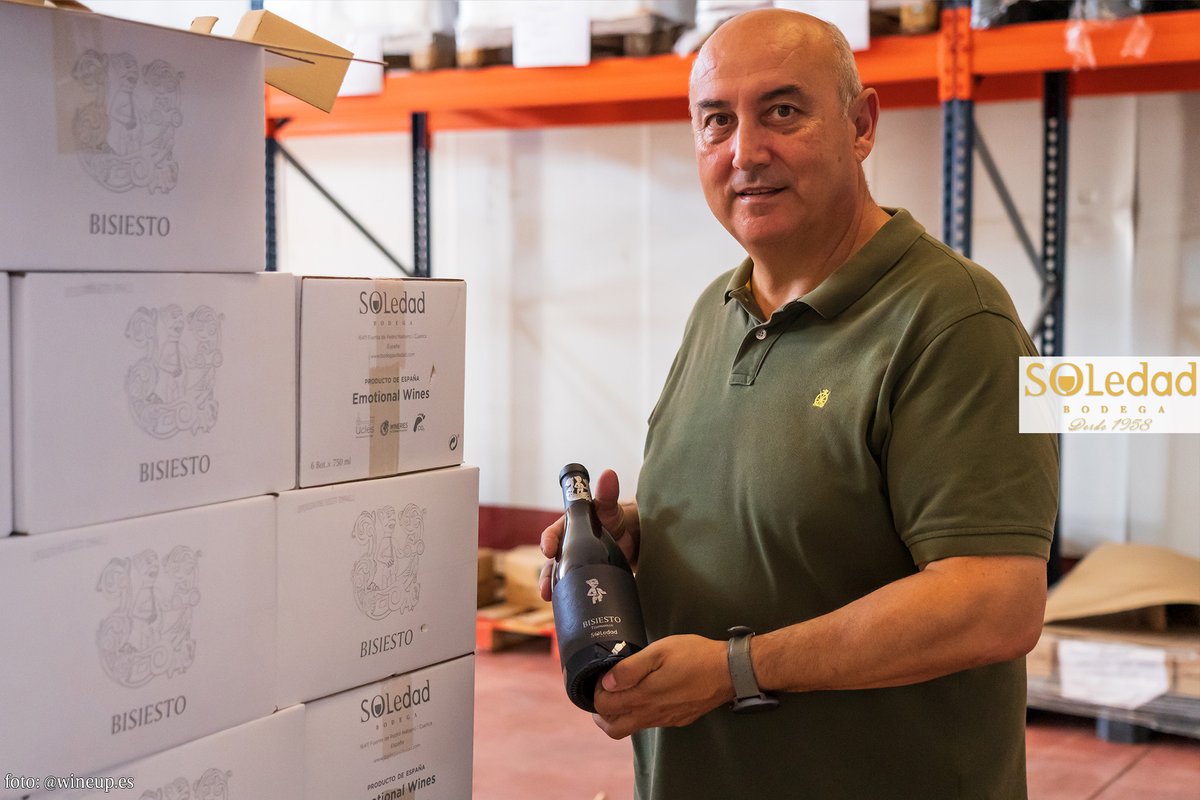 En plena campaña de navidad, no dejamos de recomendar nuestros vinos, BISIESTO, RIBERA DEL RIÁNSARES y SOLMAYOR. La mejor opción para tus comidas y cenas de navidad.

Puedes comprarlos en bodega y en market.campoyalma.com/products?brand…

#bodegasoledad #desde1958