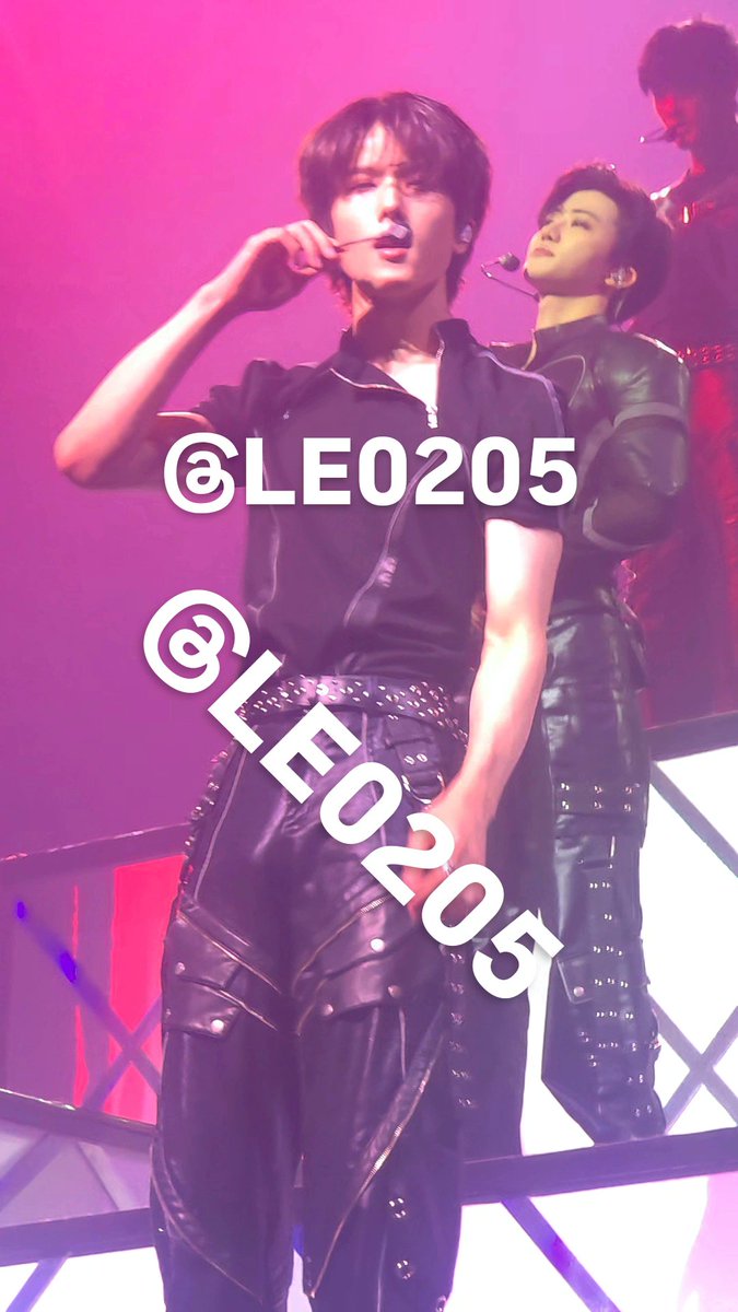 LE0205's tweet image. #TDSinKL First time getting qn 9 and barricade. AND JISUNG WAS SO GORGEOUS OMGGGGGGG