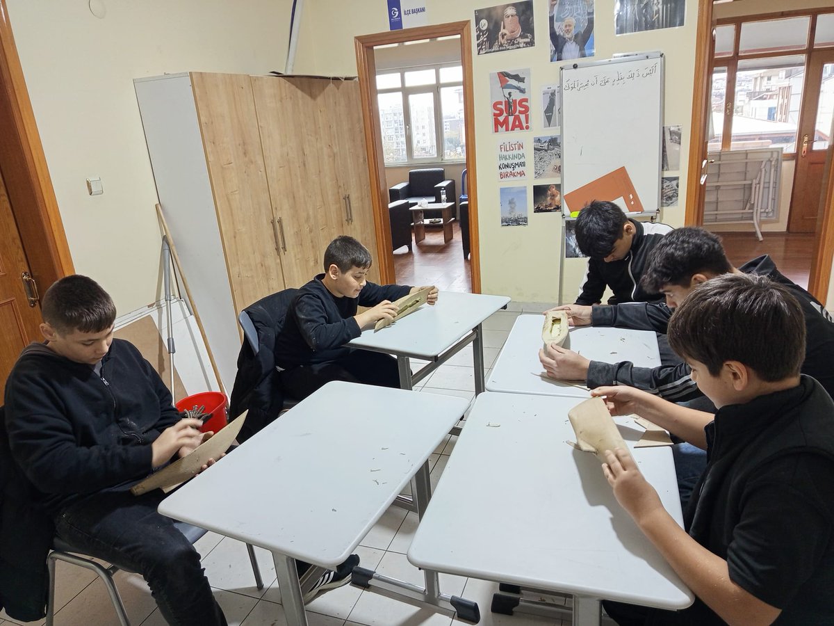 Ahşap oyma,  sanat tasarım derslerimize kaldığımız yerden devam ediyoruz. 
#MustafaAVCI hocamıza destekleri, emekleri için teşekkür ediyoruz .