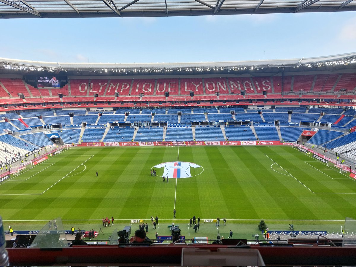 Bienvenue au Groupama Stadium, dernier dépla de l'année.

On se retrouve à 15 h sur <a href="/ici_hnormandie/">ICI Normandie (Seine-Maritime - Eure)</a> pour vivre ensemble <a href="/OL/">Olympique Lyonnais</a> vs <a href="/HAC_Foot/">Havre Athletic Club ⚽️</a> 

(Pour ceux qui sont venus en train et qui doivent faire Paris - LH demain, attention bcp de trains supprimés en raison d'un mvt social).