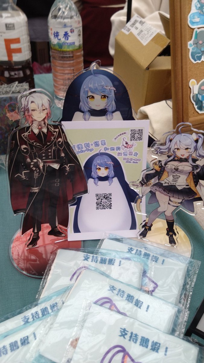 Moonko7020's tweet photo. 久違參加cwt（好幾年沒參加北部場的人）
感受到今年人數有比以往少，但外國人感覺也變好多🥹
總之有偷偷跑去看鵝蝦立牌👍👍
然後下午第一次近距離接觸101有夠酷 https://t.co/PWVjY49zQc