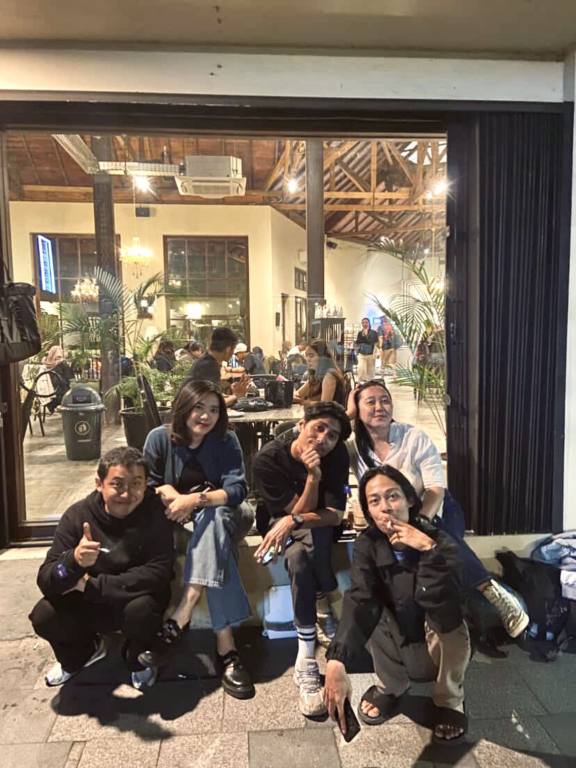akukolbi's tweet photo. Lika liku malam minggu https://t.co/cQKqNlBDrj