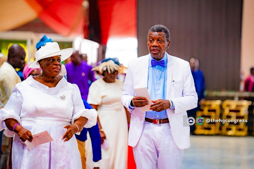 TheHGCongress's tweet image. Our dear parents-in-the-Lord @PastorEAAdeboye and @PastorFAAdeboye, family members, and loved ones rejoicing before the Lord to give Him thanks for a beautiful and monumental Holy Ghost Congress.

Day 7
Thanksgiving Service 

#RCCGHGC2025 
#TheGodOfAllFlesh