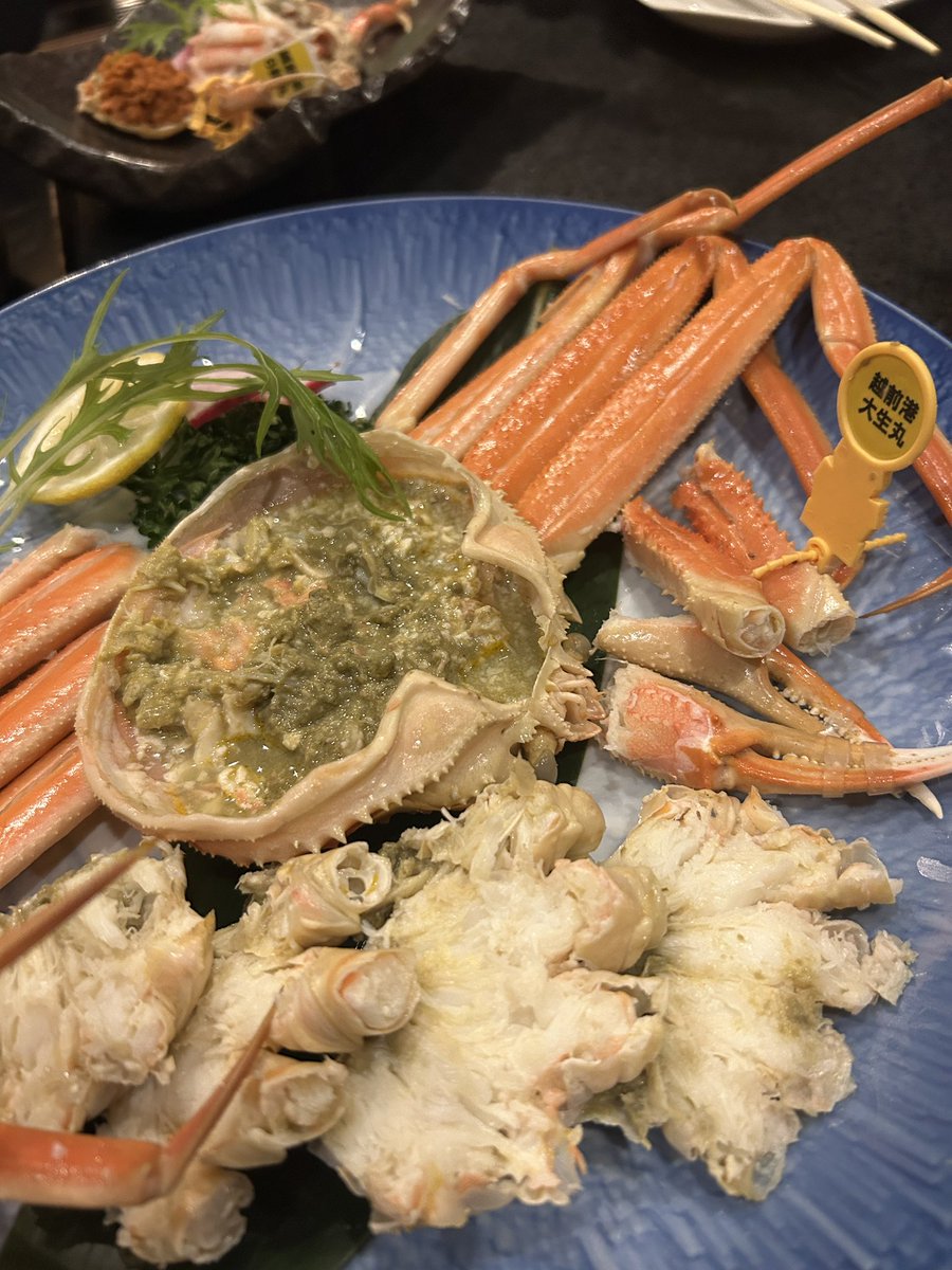 satotakuya1026's tweet photo. 福井県鯖江のタビーズギターさんで内澤くんと2人でトーク&amp;ライブでした！
こんなワクワクする楽器屋さん全国探してもなかなかないです！
忘年会のようなライブでとっても最高な時間でした！
越前そば、カニ、地酒、恐竜、メガネ、堪能させていただきました！
��りがとうございました！

#androp https://t.co/6dHyk9TUgm