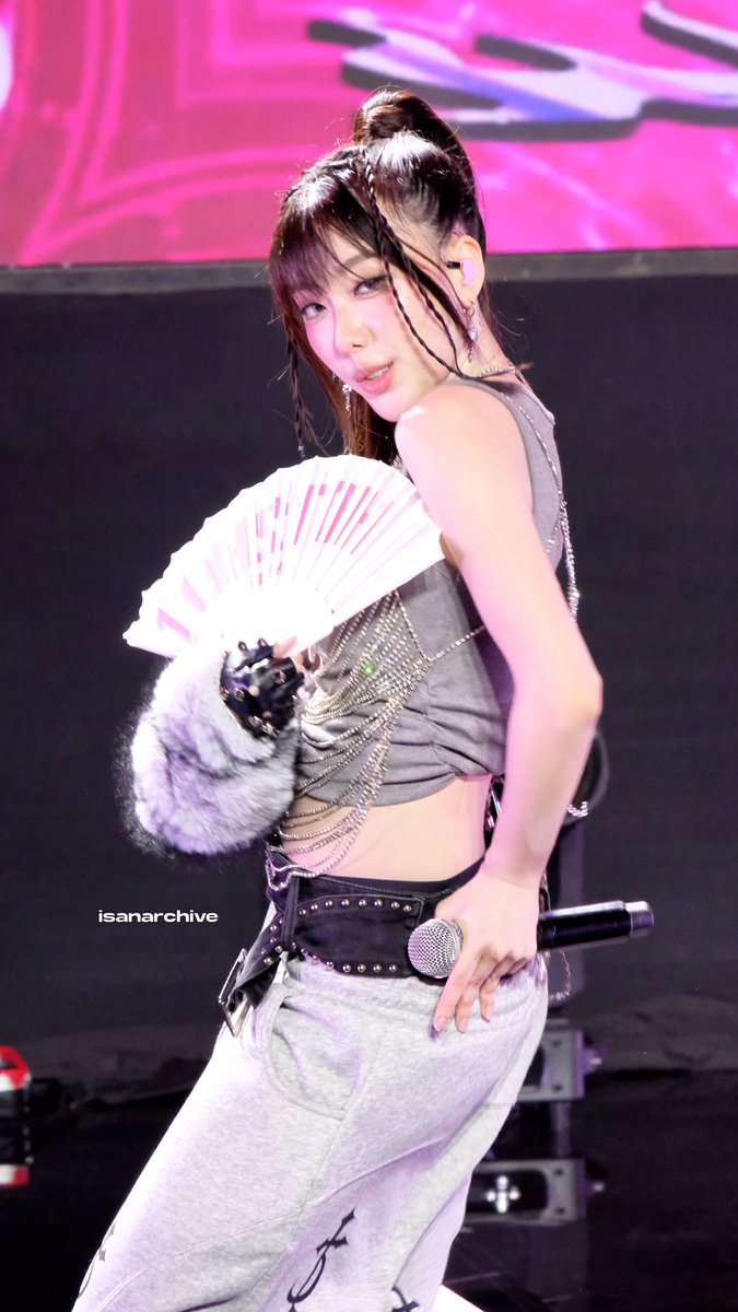 🪭🔥

#TogetherAsOneinJKTx4EVE
#Aheye4EVE #4EVE