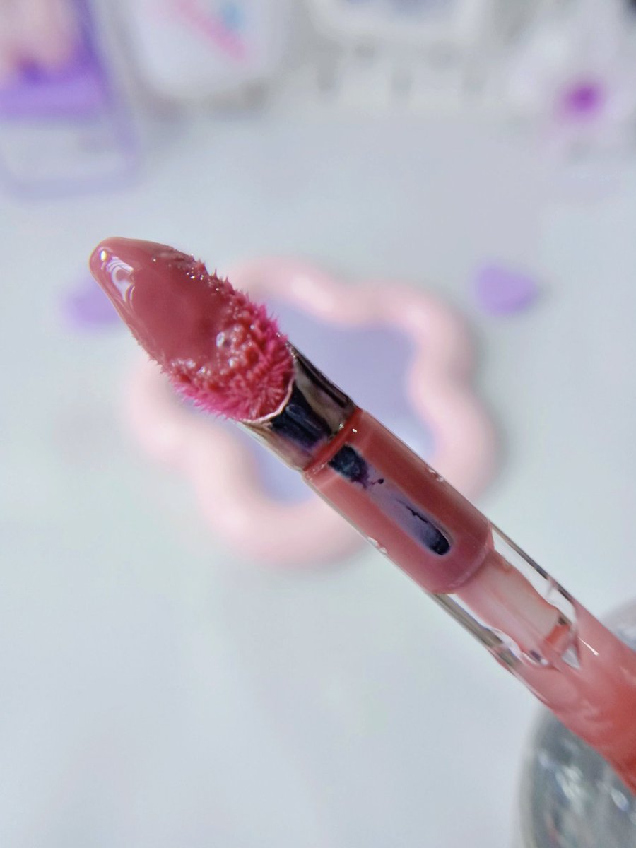 chuimud's tweet photo. 🌸Judydoll Dual Flash Watery Lip Gloss🌸

Tinted Lip Gloss ada 2 in 1 aplikator cushion iron, soft cushion brush &amp; iconic iron brush😍

warnanya cakep banget ini 04 extra pink bikin glossy 😍
12H Waterproof &amp; Longlasting Stain ✨

🛍️ https://t.co/tMljSi9Thg https://t.co/5Xoc0GCFuc