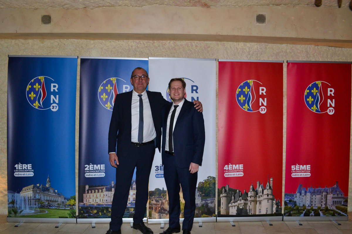 J_Pointlane's tweet photo. 🎄🇫🇷 Merci beaucoup à @GillesPennelle pour sa venue à la soirée de Noël du @RNational_37 ce samedi à Tours, avec @Al_Nikolic.

Le respect de nos traditions chrétiennes et coutumes populaires sont à chérir et préserver !

#RN37 #JusquÀLaVictoire https://t.co/ZzkBExMpVt