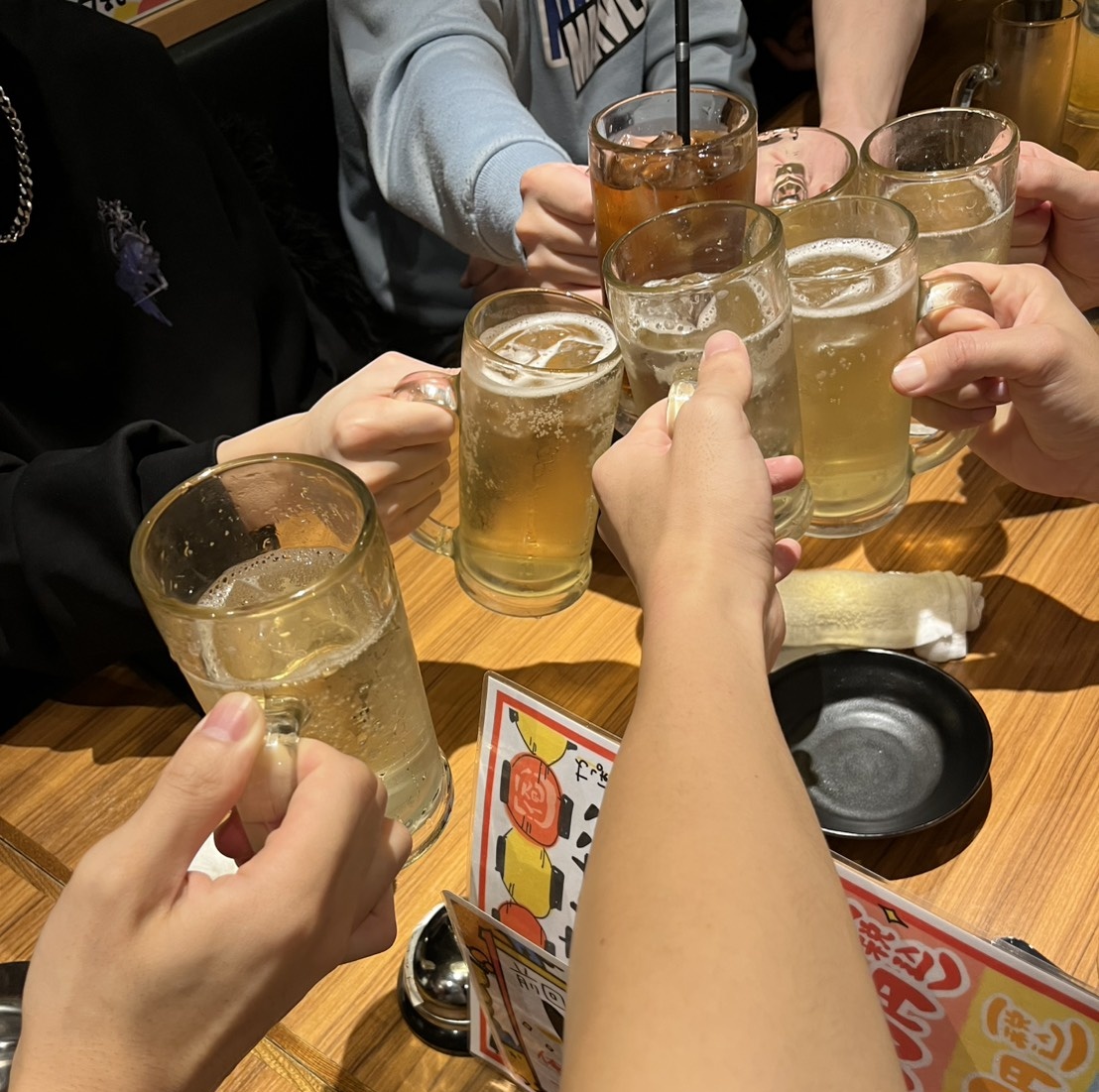 shisasalon2000's tweet photo. シーサー講習忘年会開催しました！

総勢10人以上が参加され盛り上がりました

今年も色々ありましたが、素晴らしい一年でしたね

シーサー講習に関わっていただいた全員に感謝を申し上げます

来年も挑戦する一年にし、人生の目標に向けてそれぞれ頑張っていきましょう

#シーサー講習 をより良い講習にしつつ盛り上げられるよう今後も全力でやっていきます！

最高の環境で爆上げしていきましょう！