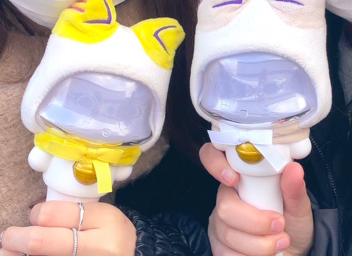 Me_i_aya's tweet photo. 私は今日光らないペンライトを隣のぺんら操作するスタッフの真横で振っておりました笑 https://t.co/s79u9fGEzs