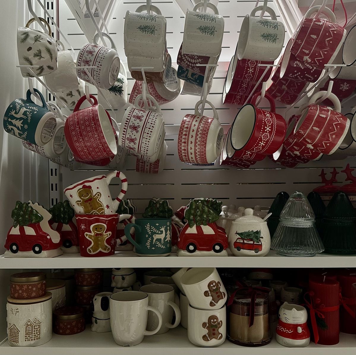 lassybees's tweet image. christmas shopping 🛍️