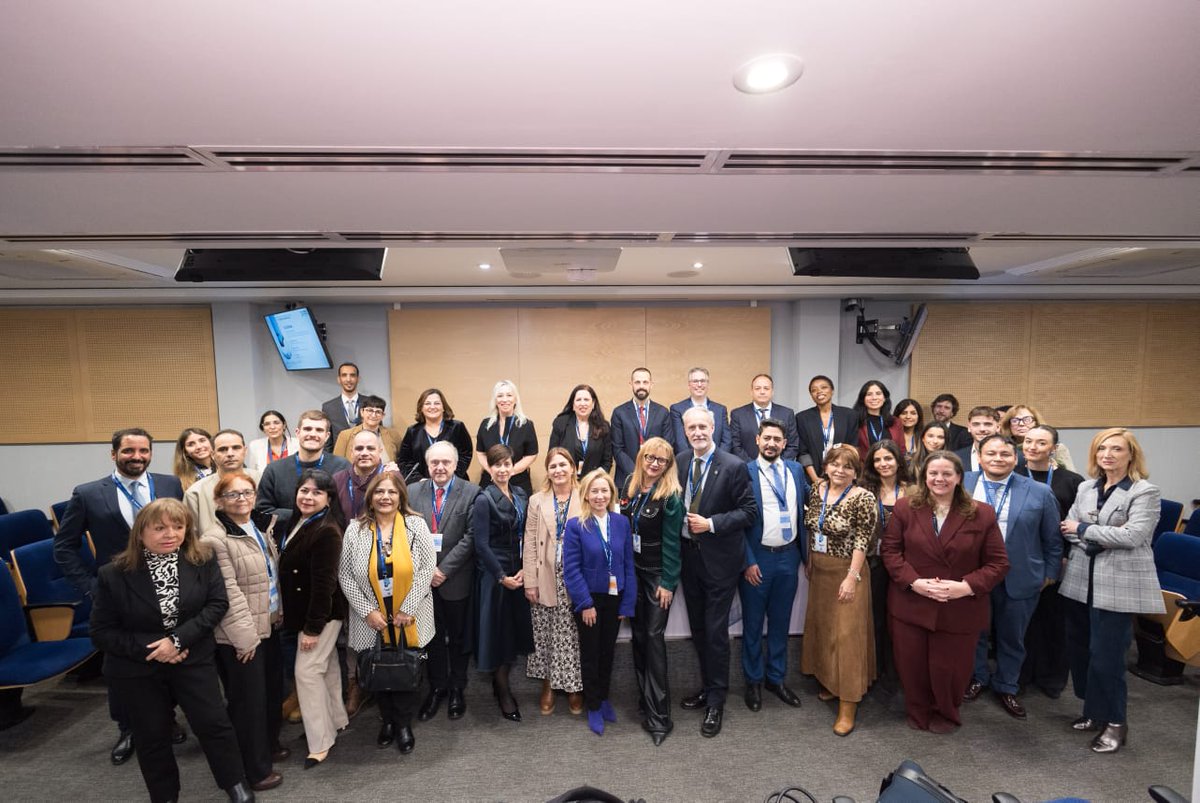 engelspuertas's tweet photo. Enhorabuena a César Sivo! Compartimos el honor de acompañarle el pasado 11/12/2025 en el Auditorio del Palacio de Cibeles. Un oportuno reconocimiento por su labor como DDH.
Gracias a @AbogaciayDDHH por situarse del lado de las personas y organizaciones defensoras de ddhh👣⚖️👥🕊️ https://t.co/VW36kGEYre