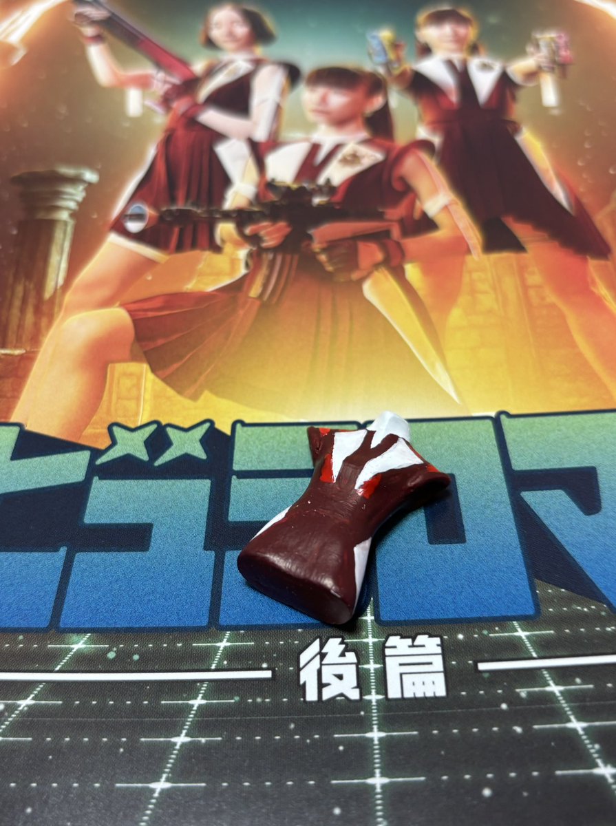 赤ネビュラキーホルダー なんとなく出来てきた 金色の線は極細ペンを