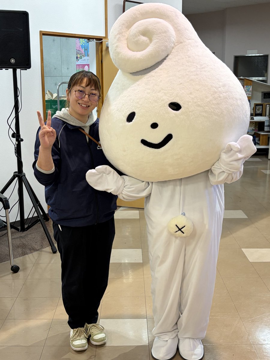 oroch_loop's tweet photo. 「木次線まつり2025」
木次線応援マンガ完成✨
有言実行の江上氏には感動🙏もちろんマンガ家チームにも😢
木次線を応援する皆さんと会えて楽しい日でした♡
非公式PR大使のナーテル、非公式キャラの雲南市生まれの妖精・運子ちゃん、マンガマスコットの紬ちゃんとさかねちゃん。
#木次線 https://t.co/ZilQrS3krz