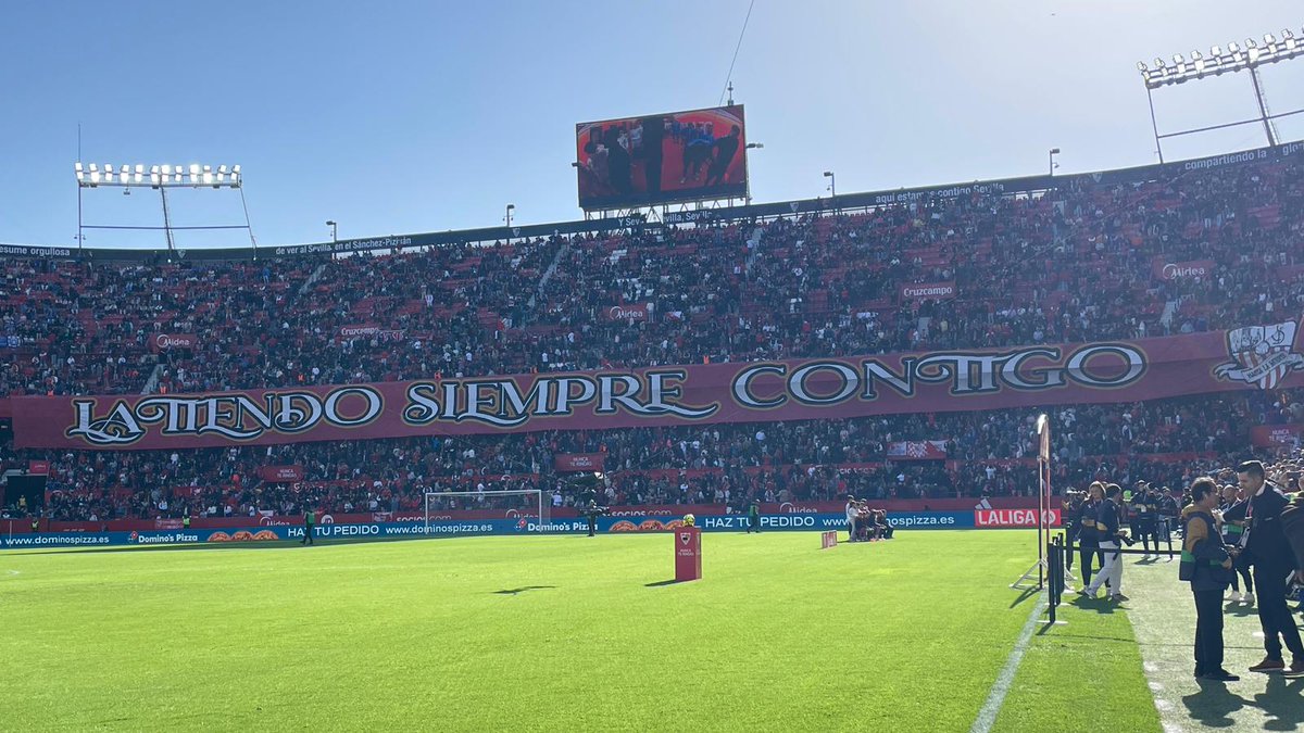 🏳️ El espectacular tifo en tres de las gradas en la previa del Sevilla-Real Oviedo.

"Yo te sueño y te persigo, con la única intención de dejar mi corazón, latiendo siempre contigo".

📷 <a href="/kikohurtsevilla/">Juan Antonio</a> 

eldesmarque.com/futbol/liga-1a…