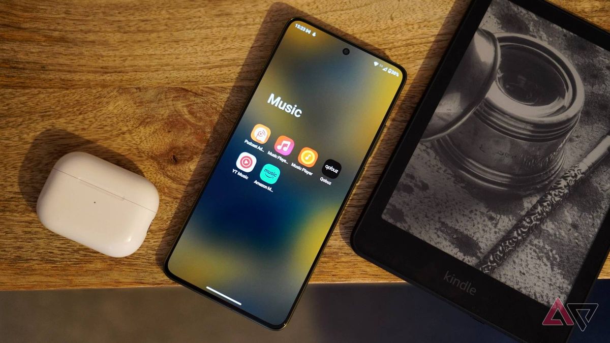 Android Police tweet media