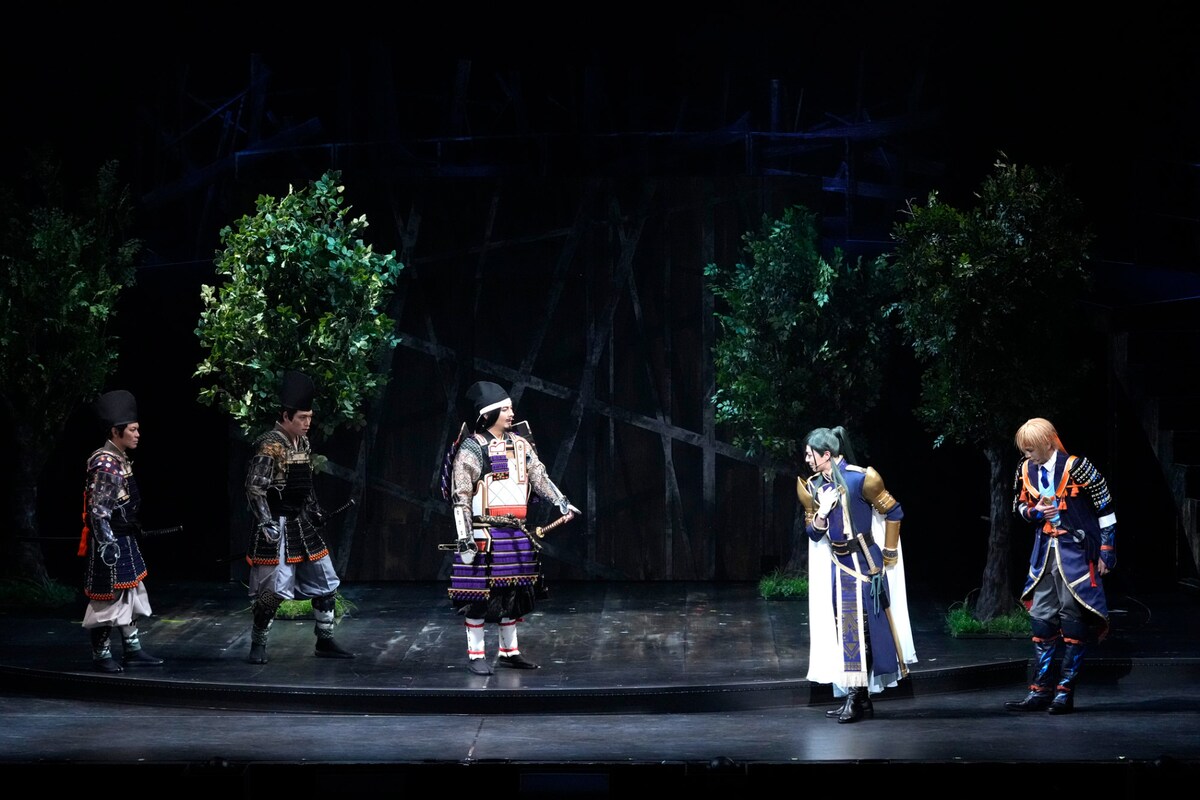 stage_natalie's tweet photo. 刀ミュ「静かな��夜半の寝ざめ」本日開幕、新木宏典「皆の想いを背負って」（舞台写真 / コメントあり）
https://t.co/mn9hApulNt

#刀ミュ https://t.co/qoZVAyunOH