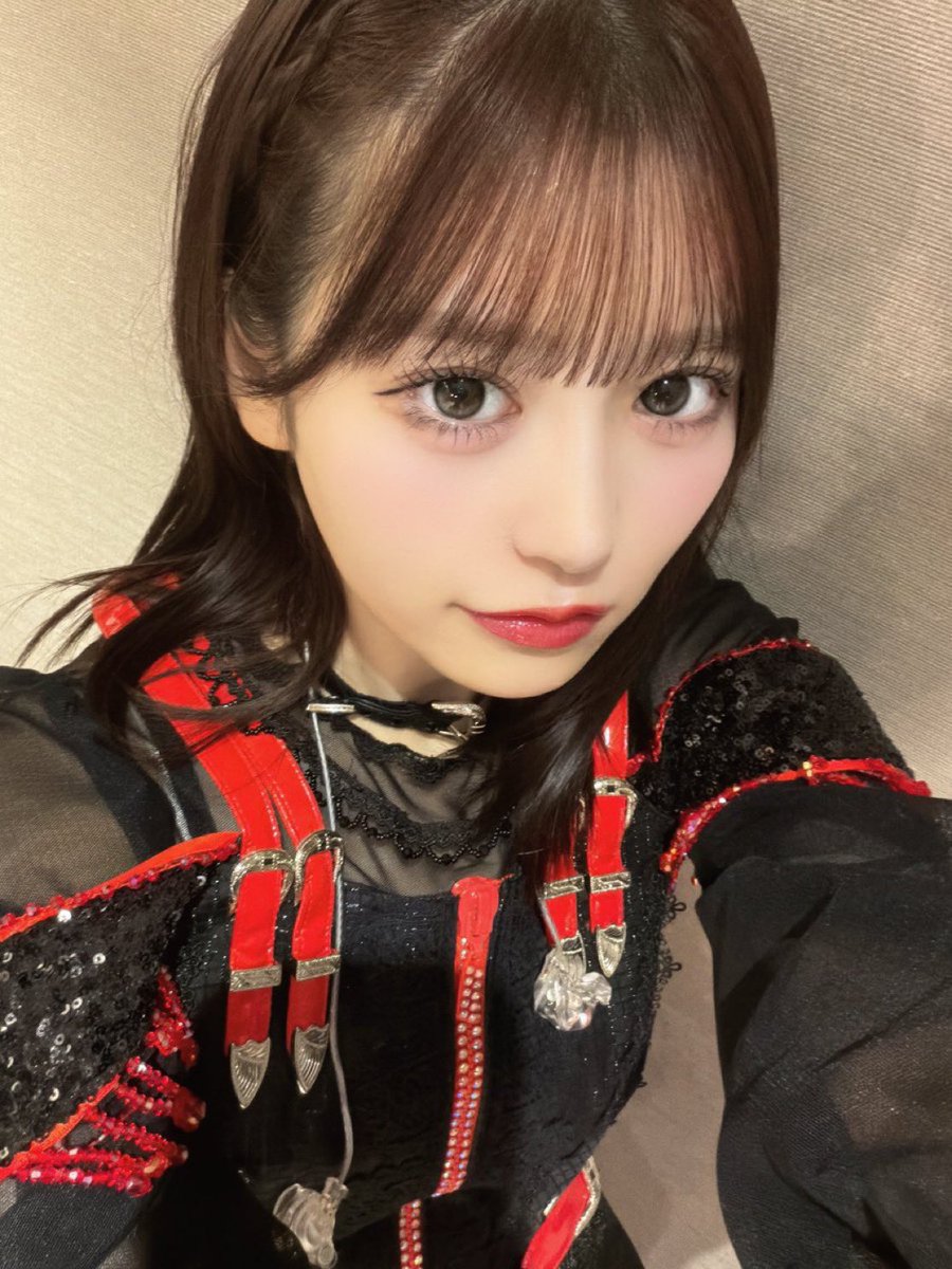 何度見ても黒衣装のあーちゃん可愛すぎる😇❤️🖤 #月足天音