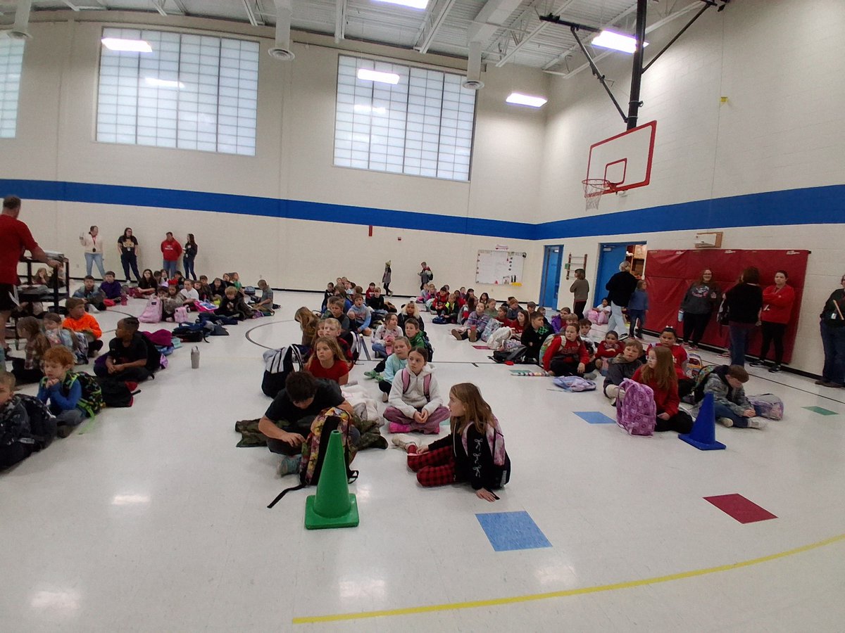 AmericanLegion's tweet image. “If we can just take care of these kids, it takes the stress off mom &amp;amp; dad. Sometimes the littlest things can make a difference.”
In 3 years, Missouri #LegionRiders Chapter 55 has provided around 7,000 students w/ hats, gloves &amp;amp; mittens for the cold winter months.…