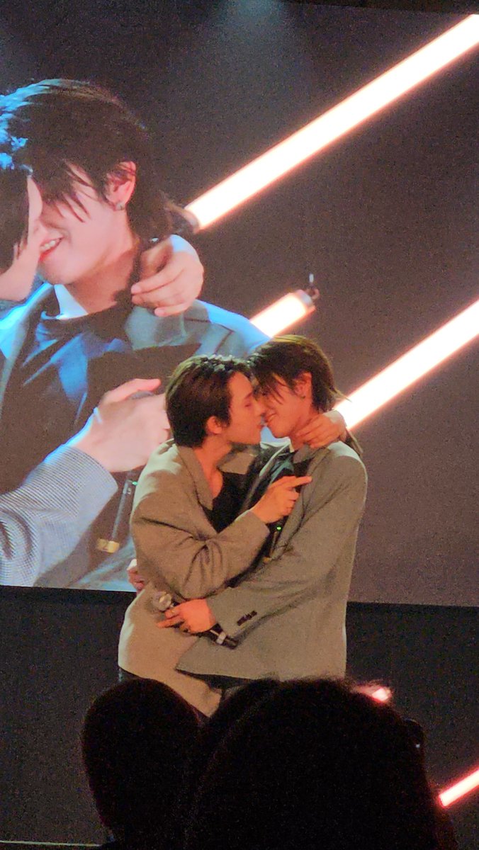zoutannies's tweet photo. y'all close your eyes and let them kiss

BOSSNOEUL IN ITALY
#BossNoeul1stFMinRome #BossNoeul https://t.co/XquN5WJhp7