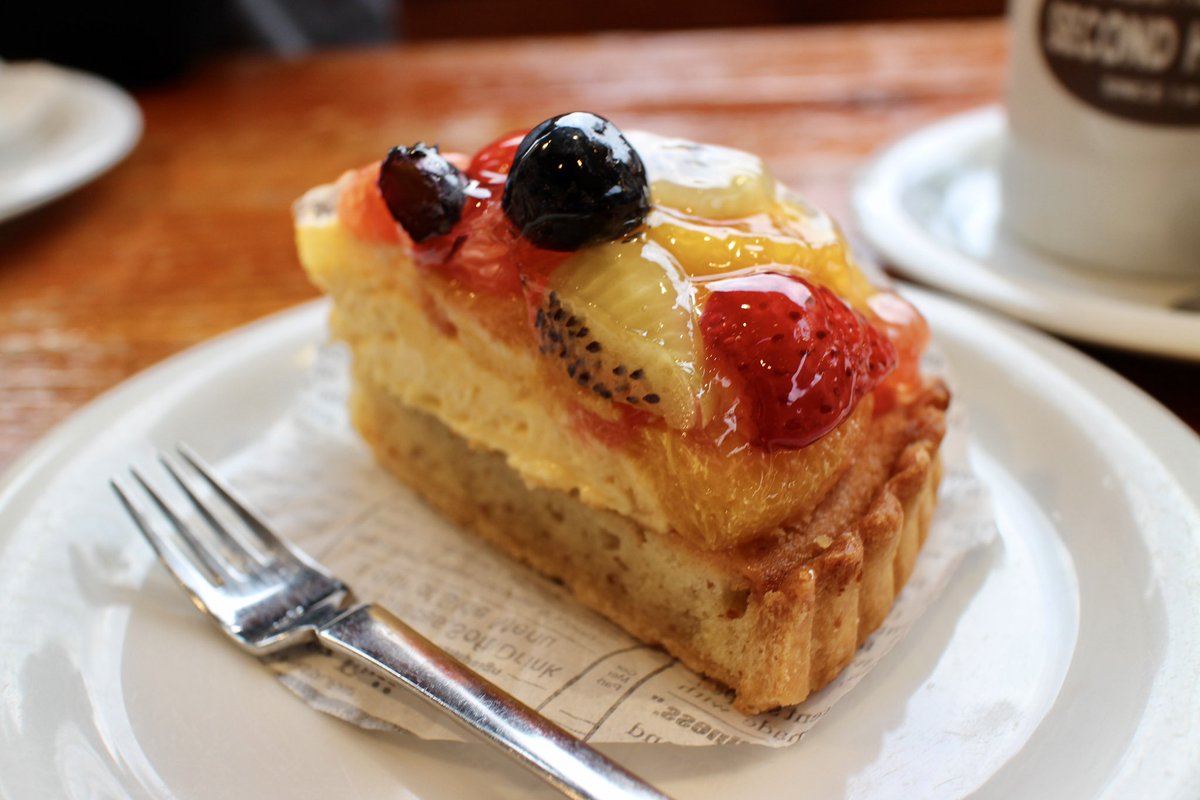 w800mico's tweet photo. 今日は数年ぶりにセカンドハウスの北山店へ。
久しぶりに食べるここのタルト。
懐かしい味、変わらぬ美味しさ✨
また来よう。
#セカンドハウス #secondhouse #京都カフェ #フルーツタルト #北山 https://t.co/RJWlfArUBa