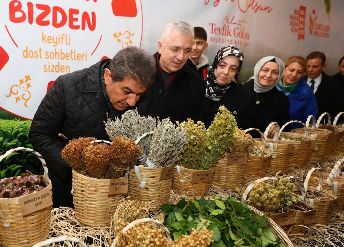 tevfikgoksu's tweet photo. Esenler Belediyesi olarak Esenler Rizeliler Derneğimizle birlikte Dünya Çay Günü’ne özel düzenlediğimiz etkinlikte, 55 çeşit çayımızı komşularımızla buluşturduk. Bir bardak çayın etrafında muhabbeti çoğalttık. https://t.co/IfQjnxNTnn