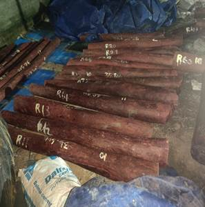 PIBSrinagar's tweet image. Directorate of Revenue Intelligence (#DRI) thwarts organised red sanders smuggling; seizes 15 MTs of red sanders worth ₹6.26 crore at Chennai; four arrested 

Read here: pib.gov.in/PressReleasePa… 

@FinMinIndia @cbic_india