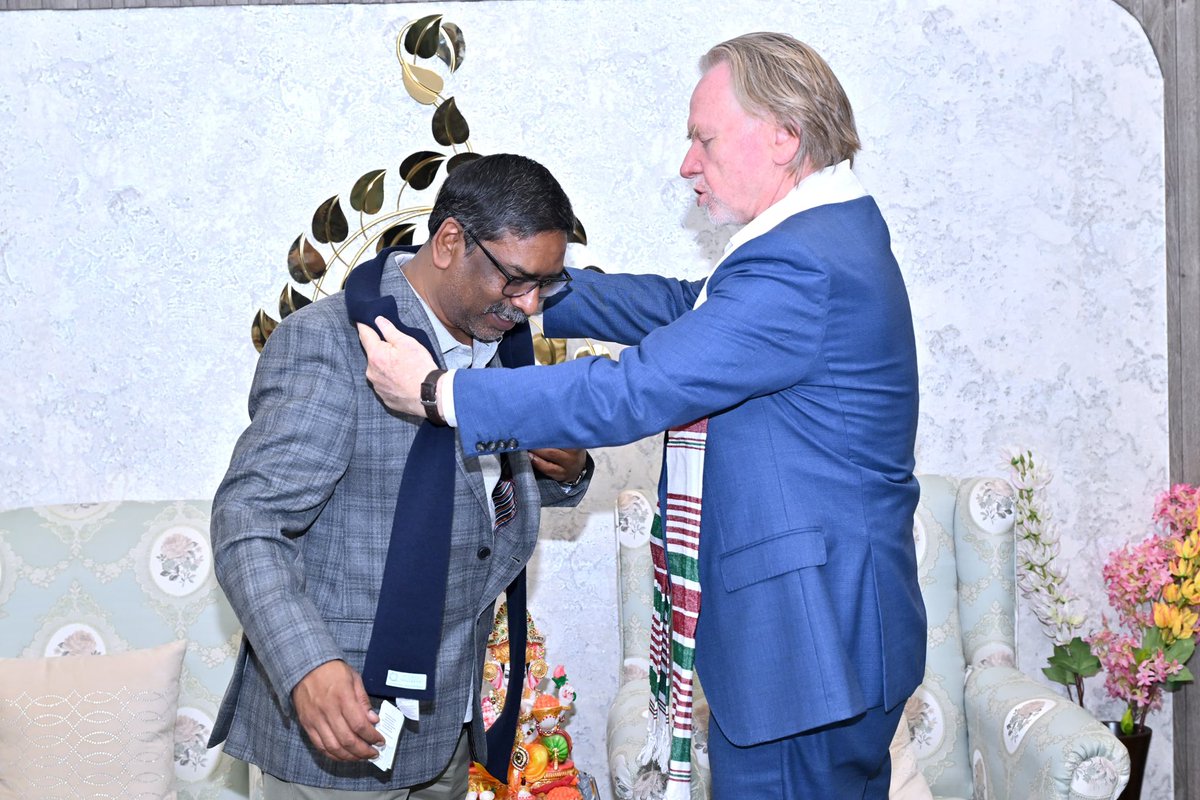 JharkhandCMO's tweet photo. मुख्यमंत्री श्री @HemantSorenJMM एवं विधायक श्रीमती @JMMKalpanaSoren से भारत में ऑस्ट्रेलिया के हाई कमिश्नर Mr. Philip Green OAM Professor Susan Marks, International law, Mr. Tom Sanderford, First Secretary एवं  Ms. Anagha, Senior Economic Research Officer ने मुलाकात की। https://t.co/Roh06KWpyL
