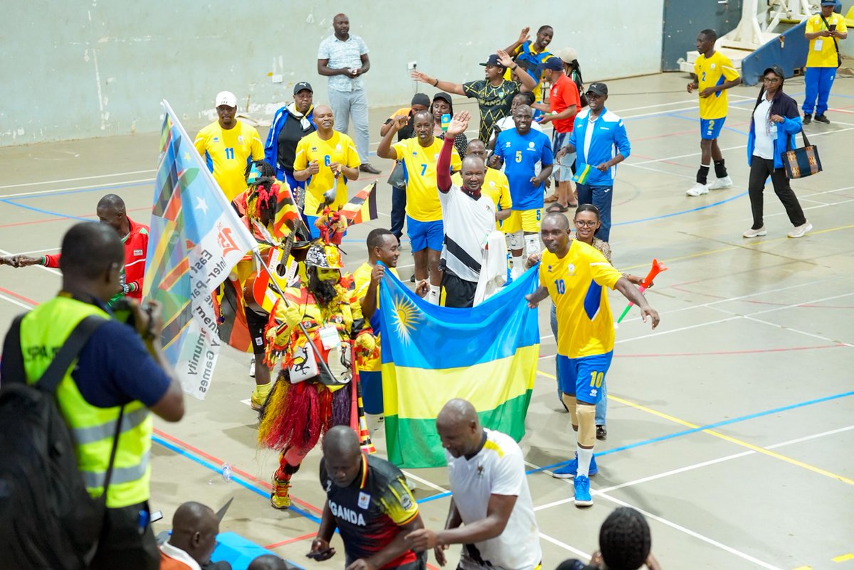 Parliament_Ug's tweet photo. #EACGames2025 🏐
Victory🏆for Rwanda, as their Men beat Uganda's by 3 Volleyball sets to 1.
Rwanda sealed the win at the 4th set, leading Uganda (28:26). They won 1st &amp; 2nd sets - 25:21 and 26:24, respectively.
Whilst Uganda put up a good game, they only took the third set 25:12. https://t.co/DaGPDT4qqs