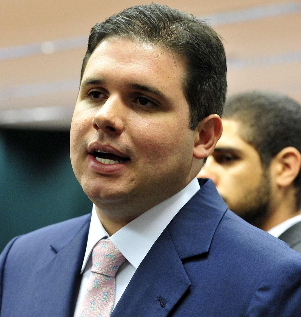 🚨URGENTE: Desrespeitando as determinações do Ministro Flávio Dino, do Supremo Tribunal Federal, o Presidente Hugo Motta (Câmara dos Deputados) doou mais R$ 397 mil para o Deputado Federal Eduardo Bolsonaro (PL-SP) na última sexta-feira (12/12), informou o website