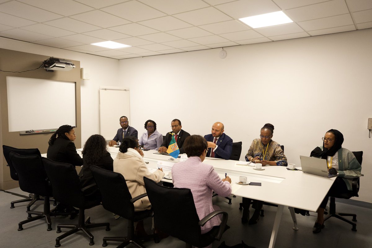 PressACP's tweet image. En marge de la 120ᵉ session du Conseil des ministres de l’OEACP, le Secrétaire général, S.E. Moussa Saleh Batraki, a rencontré S.E. Mme Christine Harijaona Razanamahasoa, Ministre des Affaires étrangères de la République de Madagascar.

Les échanges ont porté sur la situation…