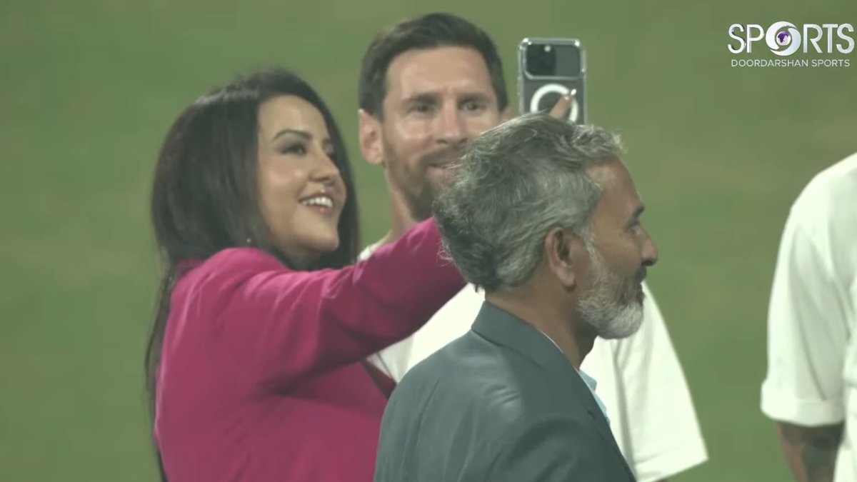 वाह….

#MessiInIndia #Messi𓃵 #GOATIndiaTour #mumbai #wankhedestediom #LionelMessi𓃵  
#Argentina