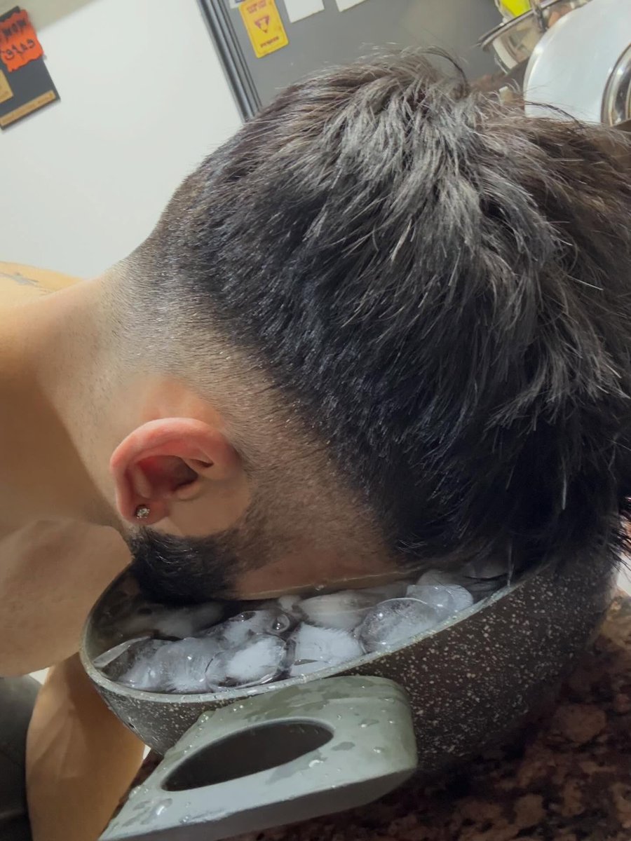 arjitanejaworld's tweet photo. Ice ice baby 😉 Ice facial 🥶🧊🥵 @arjitaneja
#ArjitTaneja #IceFacial #Actor #December https://t.co/dVqf2ZeWUa