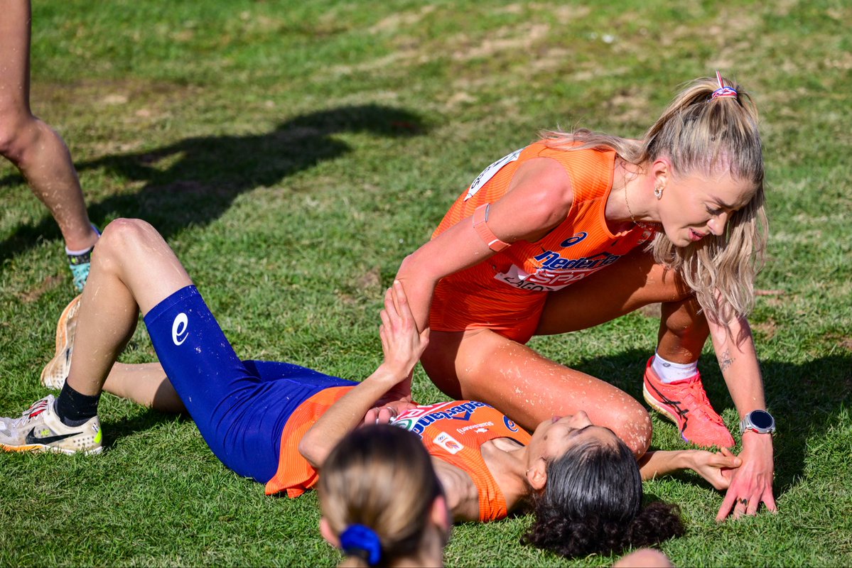 Atletiekunie's tweet image. Wat een prestatie van Amina Maatoug! 
6e plaats voor haar bij de vrouwen in Portugal 👏

Diane van Es (15e), Veerle Bakker (26e) en Emmy van den Berg (39e) volgden 🧡

#EKcross
📷 BSR Agency