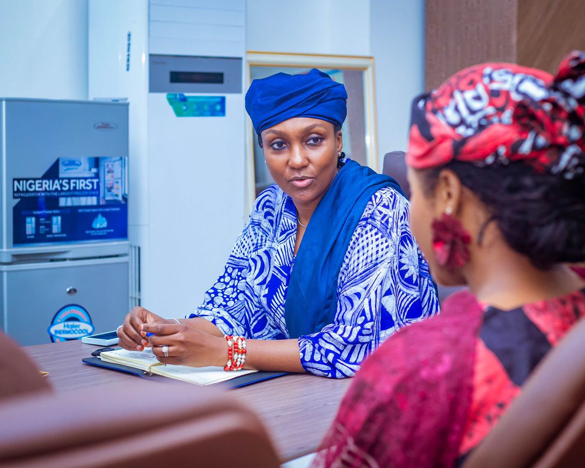 TheZubaidaUmar's tweet image. The Nigerian youth make up 70% of our total population and they possess the energy, creativity, and influence needed to drive transformative change in communities, particularly in disaster prevention, preparedness and response.

At a meeting with Maryam Bukar Hassan @Alhan_islam,…