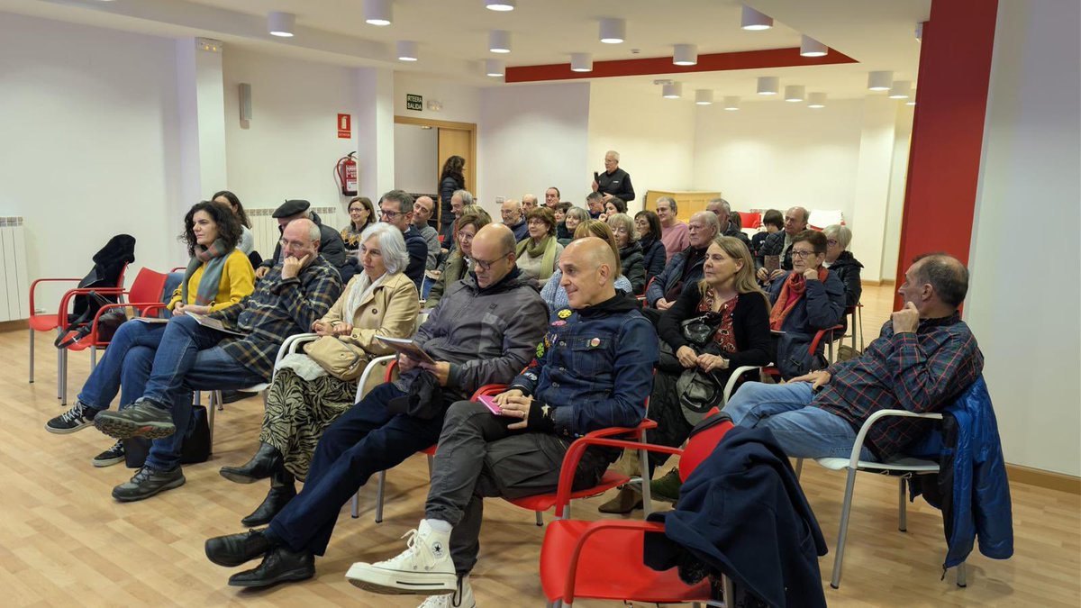 📜 Magnífico día en #Lanciego en la presentación de la reedición del estudio sobre la sillería rococó y el facistol.

Gracias a Raquel Zabala y a los historiadores Pedro Luis Echeverría y Javier Vélez.