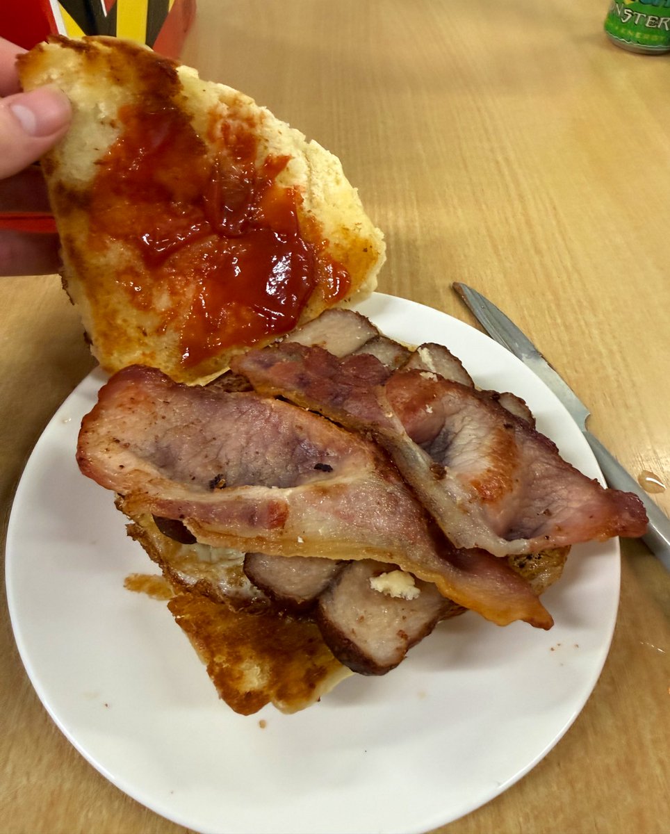 TrisBurnedLands's tweet image. Ulster does it best, filled soda for breakfast 😋