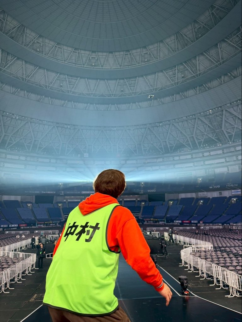 これはリハーサルで飛んでるドローンを鷲掴みしようと狙っている仲村宗悟
#アイマスMOIW2025_day2