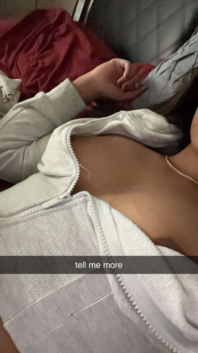 dusky_vanessa's tweet photo. Who wants to get my snapchat leak !!! https://t.co/yU9hSeh05Q