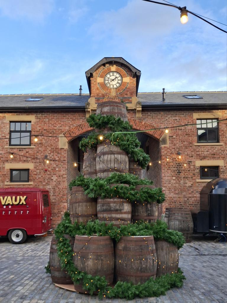antiquarianism's tweet image. A festive afternoon at #Sheepfolds Stables - lovely pie, mash and gravy courtesy of #Propa (and fine #Vaux beers)... highly recommended!