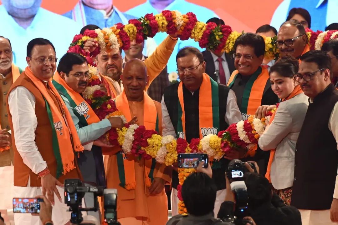 Apoorva_jaihind's tweet photo. आज मा० केन्द्रीय वित्त राज्यमंत्री एवं महाराजगंज लोकसभा क्षेत्र से जनप्रिय सांसद श्री #पंकजचौधरी जी को भारतीय जनता पार्टी, उत्तर प्रदेश का #प्रदेश_अध्यक्ष बनने पर हार्दिक बधाई एवं शुभकामनाएं। 💐🙏🎉
#UPpresident
#PankajChaydharyJi
#BhartiyaJantaParty https://t.co/GwpfblYtiJ