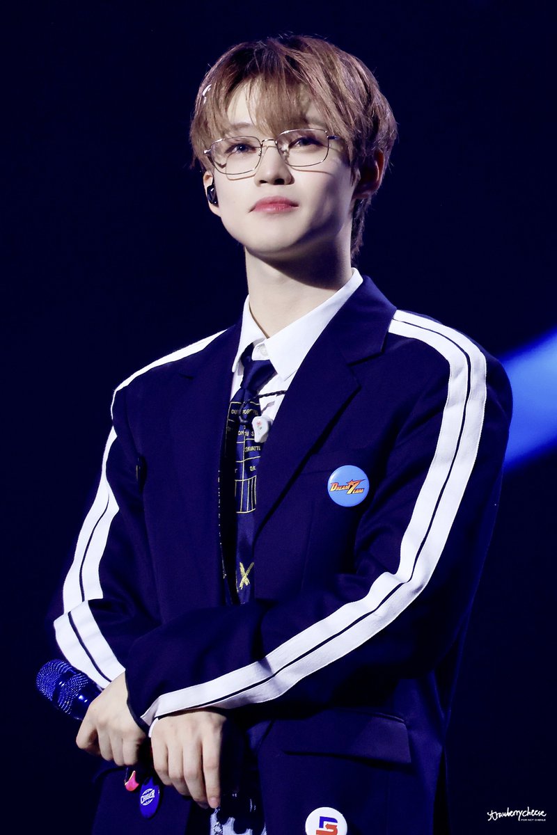 Strawberry_CL_'s tweet photo. 251214 👓
#천러 #辰乐  #CHENLE #NCTDREAM https://t.co/xr1hpKyiXz