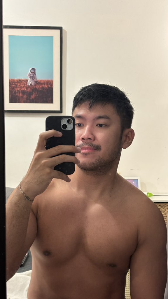 ryfeb13's tweet image. Almost 2 minggu ga shaving bcs of the debede