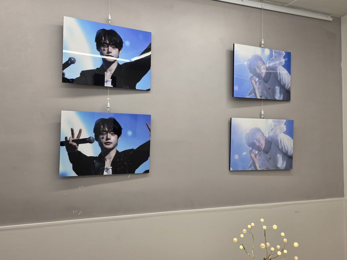 ❄️25.12.14 지웅생카 후기❄️
📍갤러리카페모임

겨울이랑 유난히 잘 어울리는 지웅이가
떠오르는 카페였어요💙
지웅이로 가득해서 너무 행복했다요🥹

#함께_써나갈_우리의_이야기
#終わらない物語