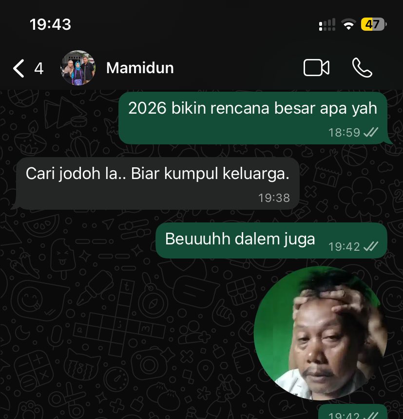 Sepanjang perjalanan hidup, ortu ga prnah nyuruh atau maksa atau ngekode ttg ini. Selalu support ttg pendidikan, khususnya di 2025 topiknya ngelanjutin s3 yg lg nyari Prof krn sdh lulus seleksi

Giliran ngajak brainstorm 2026 ke ortu, titah nya ngeri kali😭😫

Ga lagi ah ngajak🙏🏻