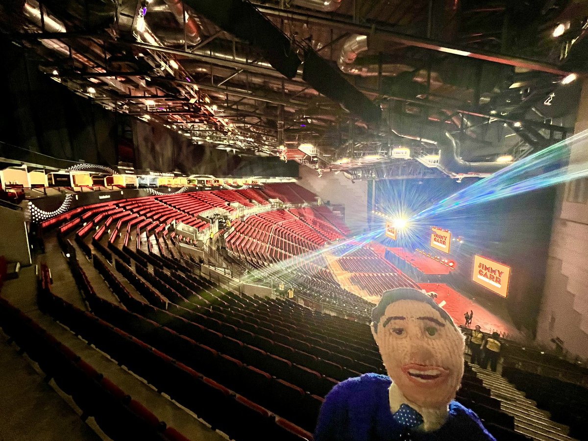 jimmycarr's tweet photo. I finished off the weekend with a show at the First Direct Arena in Leeds! Leeds! Leeds! last night. 
Next week I’ll be in Manchester, Swansea and the O2 and Wembley Arena in London. If you fancy a laugh before Christmas, tickets can be found here https://t.co/lJEYTpUHl3 https://t.co/3Ay0QOLKSf