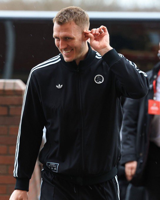 Emma_NUFC's tweet image. Sunderland fans thinking a few boos/shouts and waving a couple of flare are gonna affect the lads, they have just been to Marsellie this is nowt 😂😂 #SUNNEW