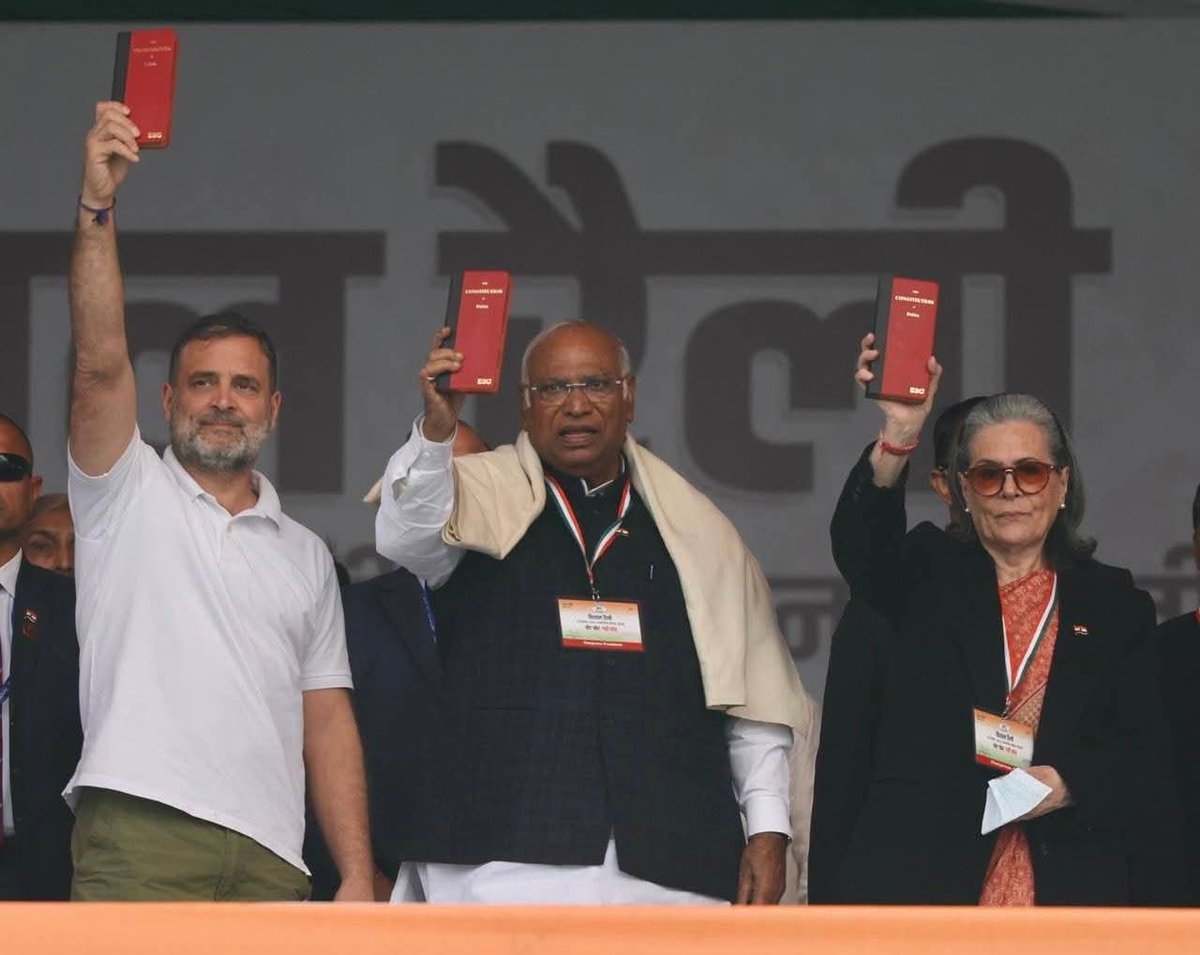 GAMIR_INC's tweet photo. "Ramleela Maidan echoes with the roar of 'Vote Chor Gaddi Chodd.'
New Delhi stands witness as the capital becomes the stage for dissent."

@INCIndia 
@INCWestBengal 
@INCJammuKashmir https://t.co/FyKtoe6IsU
