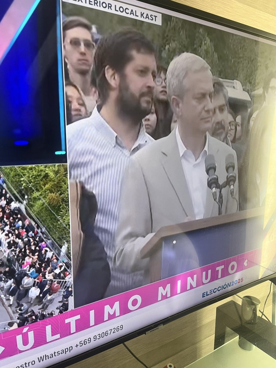 No entendía por qué ovacionaban tanto a Kast tras votar y el sujeto tiene un escenario en el local de votación y llamó a todo su sector. No corresponde la propaganda política hoy <a href="/ServelChile/">Servicio Electoral</a> <a href="/GobiernodeChile/">Gobierno de Chile</a>