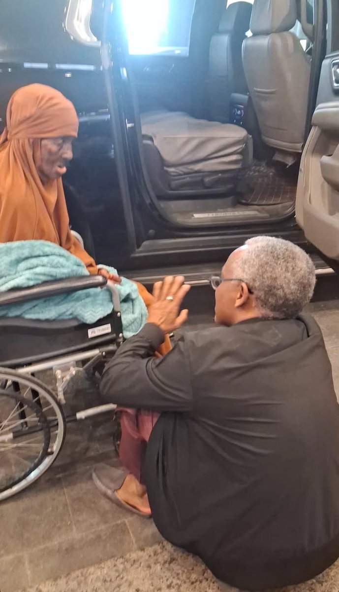Ahmedumar___'s tweet photo. Some people walk with wealth. Some walk with power. Others walk with the prayers of their parents and that blessing never fails. That grace follows Malam Nasir @elrufai. May Allah reward him with mercy and elevation, just as he honoured and cared for his parents. 🤲🏽✨ https://t.co/svw8o682H8